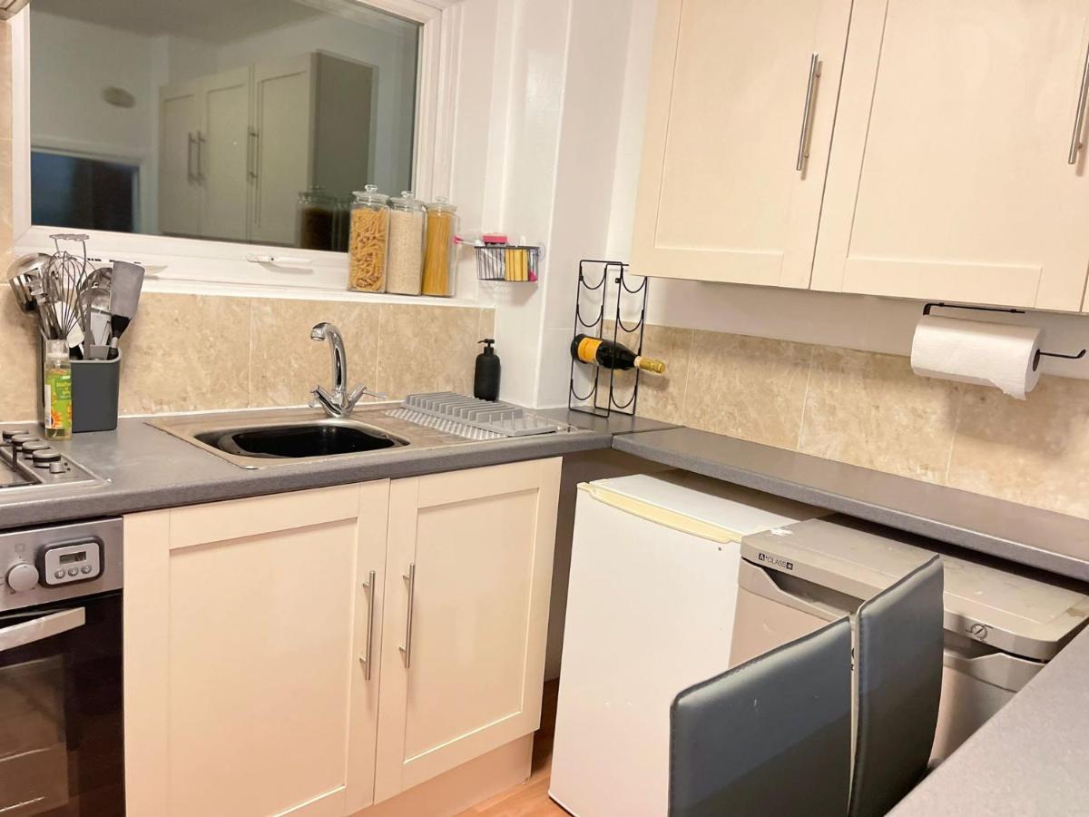 Lovely 1 Bed Home Near Hospital, With Parking & Garden Work Contractor Leisure, Sapphire Cambridge  Exterior photo