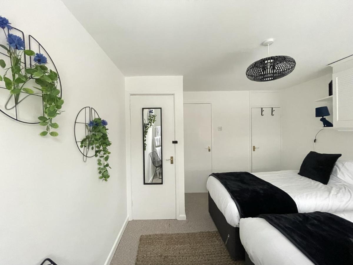 Lovely 1 Bed Home Near Hospital, With Parking & Garden Work Contractor Leisure, Sapphire Cambridge  Exterior photo